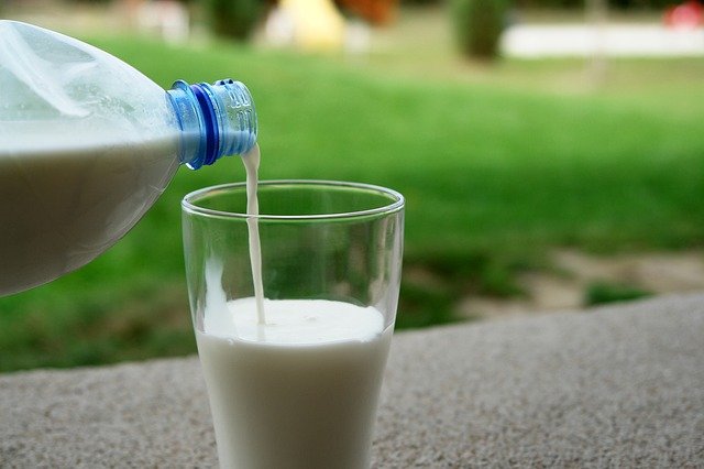 nalévání mléka